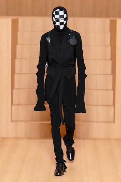 Look 48